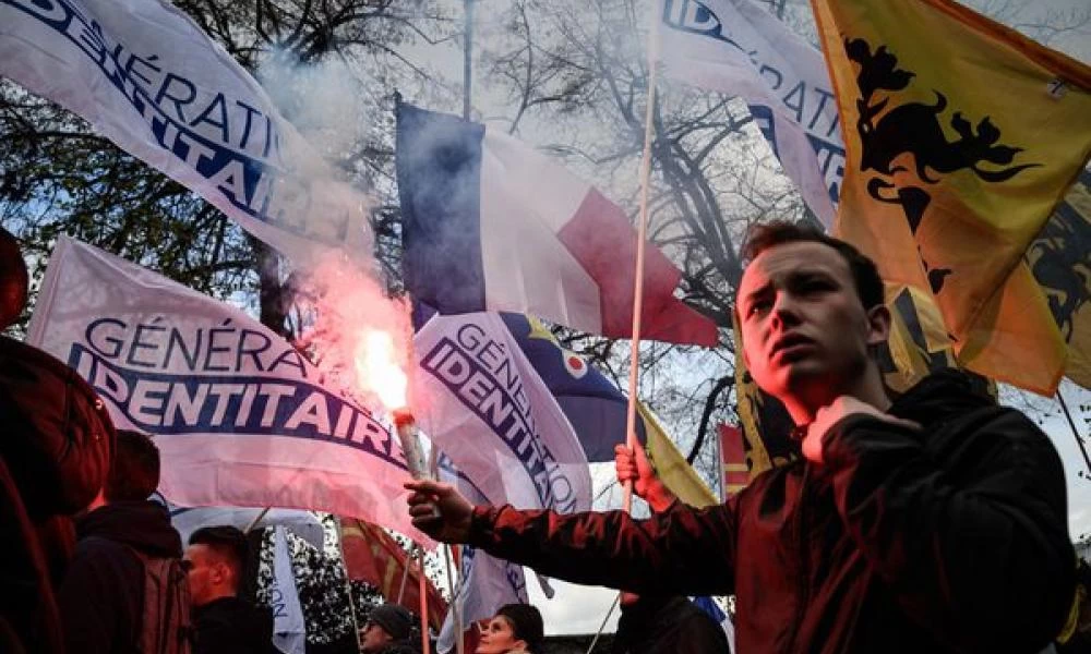 Ο Mακρόν θέλει να θέσει εκτός νόμου αντιμεταναστευτική οργάνωση